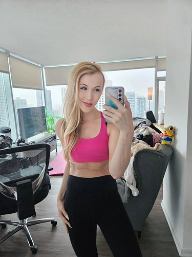 Workout Day 1560: So glad to be home!! Ate like crap this weekend so I was happy to get in a good cardio and abs day. 😊