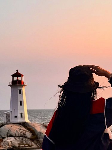🌊
•
25.08.08
📷: @lealahflynn
After this trip I have learned that I really like lighthouses.
#NovaScotia #PeggysCove