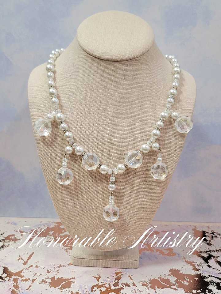 Snow Duchess Necklace product image (1)