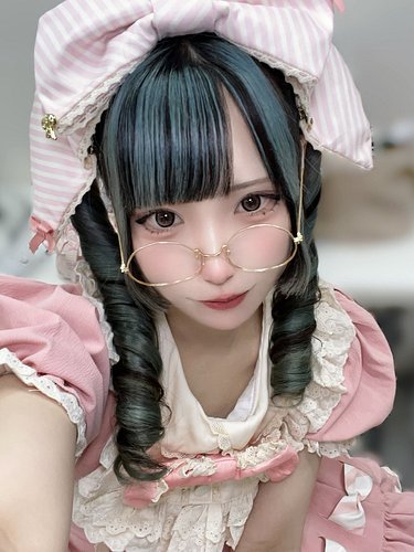 え、男装もできるの？🦢✨
大阪本店1階のメイド【すわん】をご紹介🎀

白鳥の湖からやってきた優雅なメイド。
ギャップあるスタイルにも注目です💭

✼••┈┈••✼••┈┈••✼••┈┈••✼••┈┈••✼

Today’s Maid : @athom...