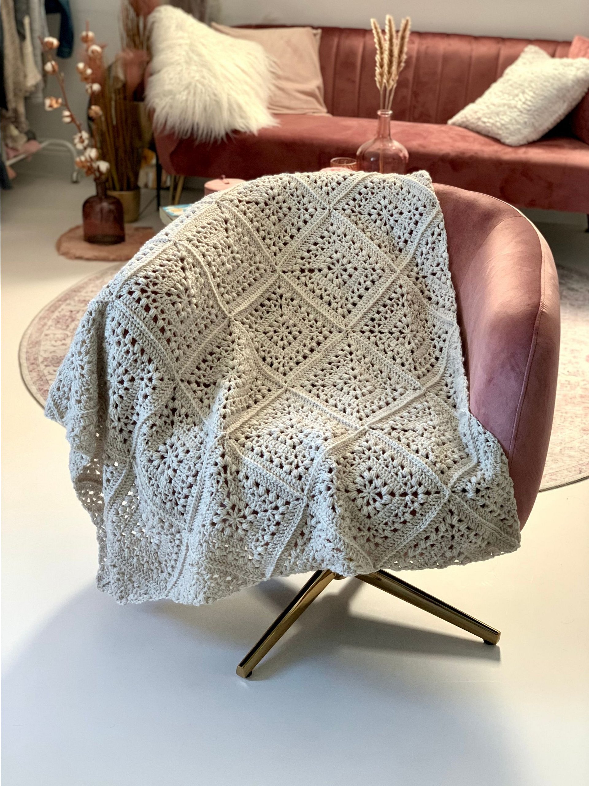 Tulip Square Throw product image (4)