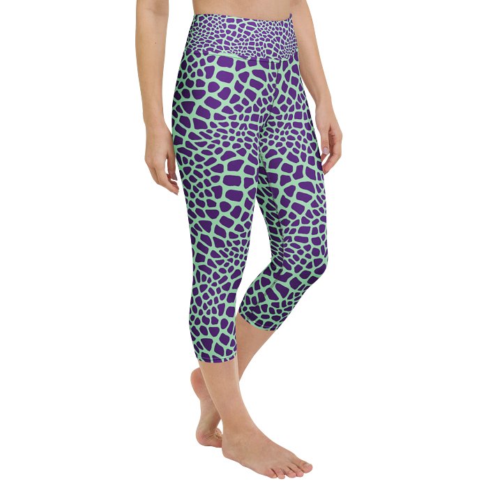 Green Giraffe Capri Leggings product image (2)