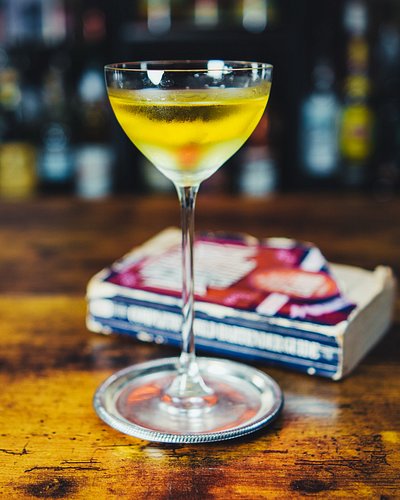 •••
Turning the classic Alaska cocktail into something better 👍🏼 
•
Try the Mezcal Alaska and have a blast 😉
•
Recipe on my Y...