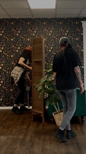 Oh cute, you brought your little tools 😆👯‍♀️

#girlmath #justgirlythings #womanowned #womensupportingwomen #alternativesalon