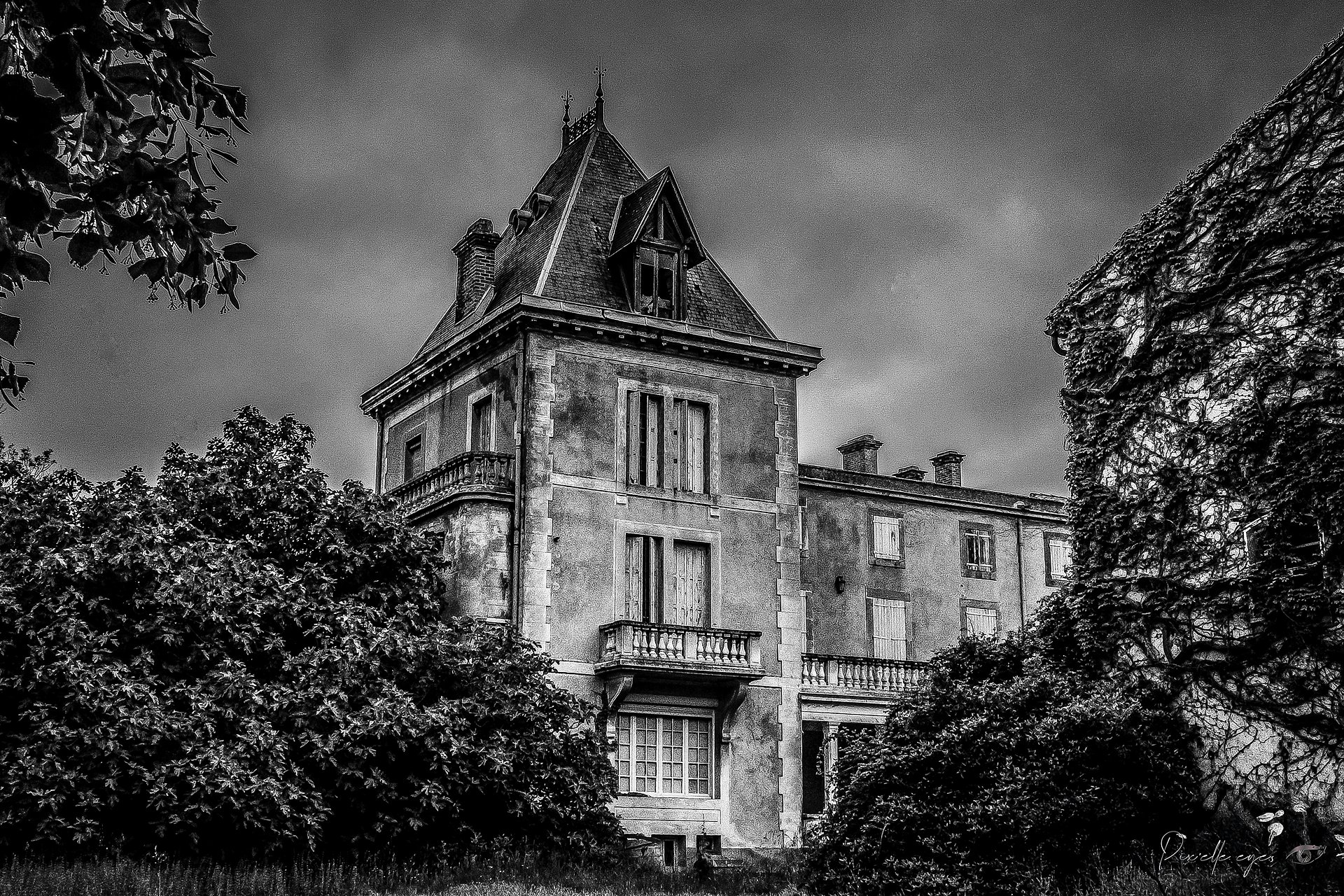 The Mitsi Castle – Urbex France product image (1)