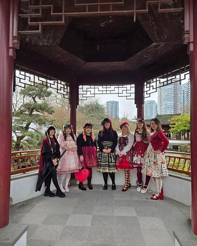 Thanks to these lovelies for a nice and chill meetup for #CNY

We went to the @vancouverchinesegarden for photos (this is the...