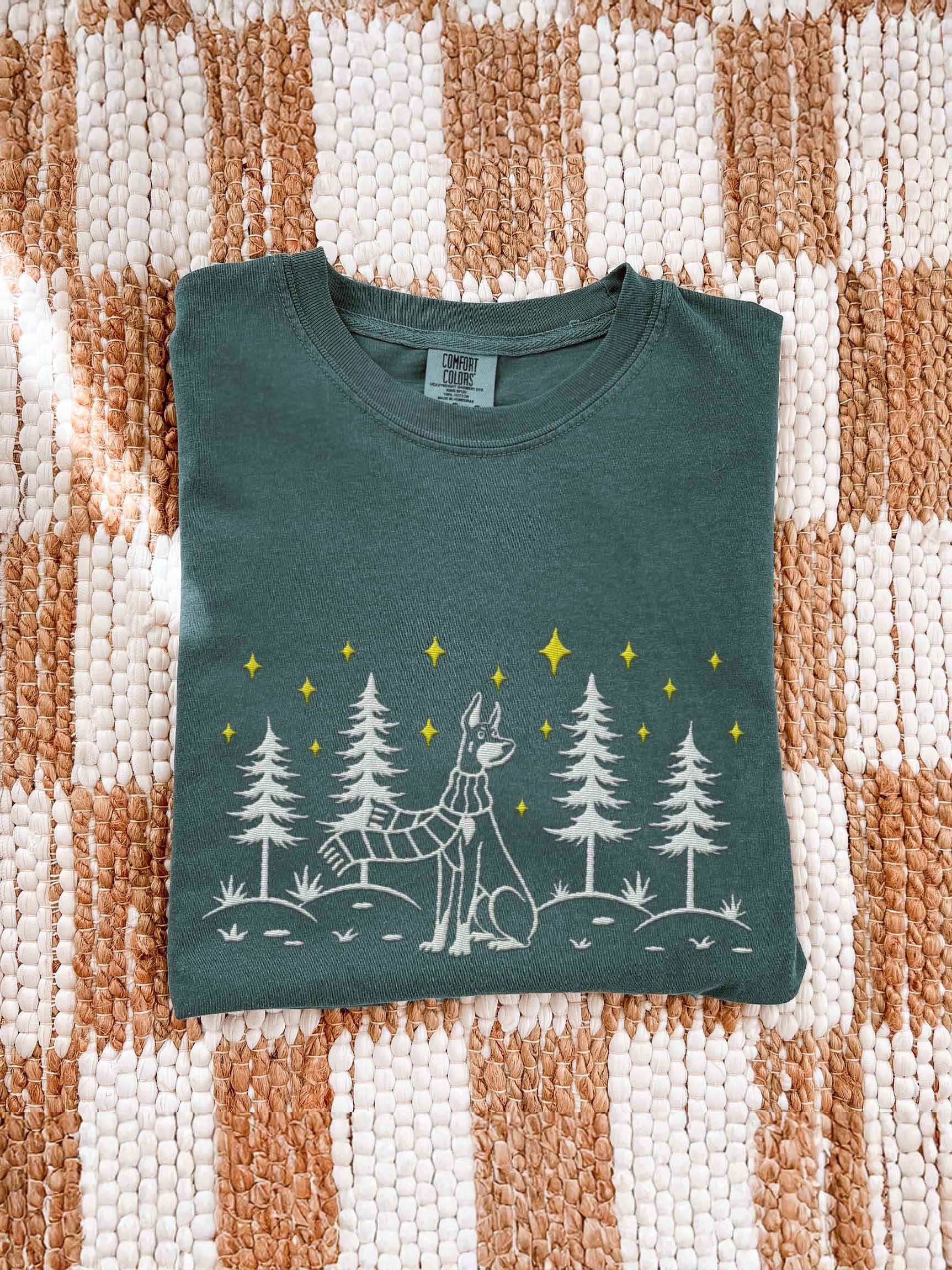 Doberman Pinscher(Cropped Ears) Winter/Christmas Line Art Design Embroidered T-Shirt product image (1)