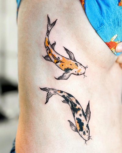 Some cute koi fish for Dianna, who sat like a rock in their awesome fish shirt 🐠 thank you for the trust! 🧡🖤

Done at @drip.t...