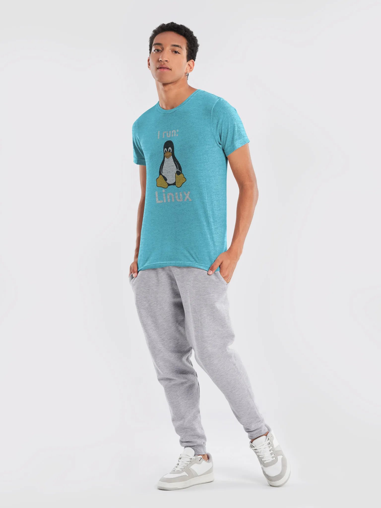 "I Run Linux" T-Shirt product image (5)