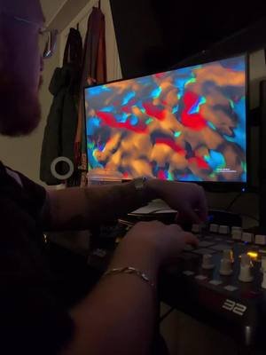 BEGGING the all:Lo collective to come to Houston! Cooking some visuals to some grooviness from @parkbreezy using the awesome software from @synesthesia.live #visual #art #edm #lofi #visualart 