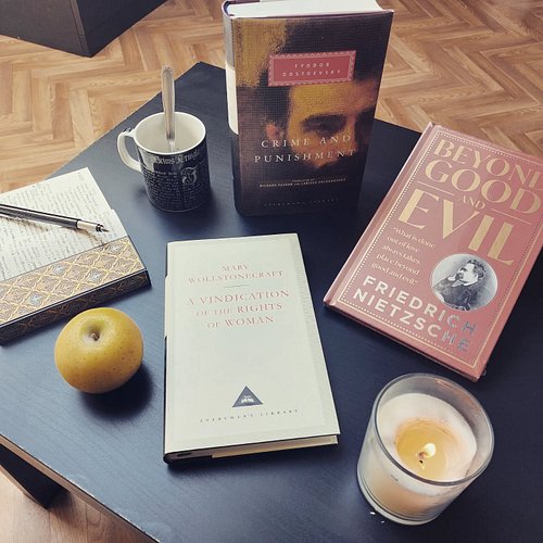 It wasn't so easy getting my hands on these new books ! 📚 Not that they were particularly hard to find titles -- or editions ...