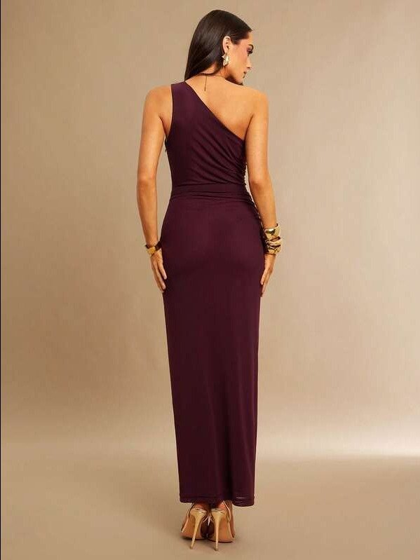 This Elegant Red Spring/Summer Dress Features An Asymmetrical Shoulder Design Adorned With Metal Buckles. The Refined Details At The Waist Add A Touch Of Sophistication, product image (2)