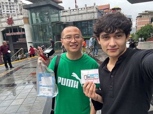 Meet my fan/friend @andrewbrandtt in real life . Very cool very swag I like it . Hope you enjoy your trip in China