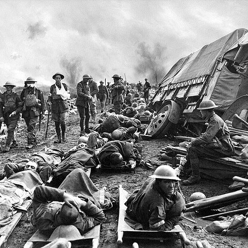 Bilder föreställande bl.a. australiensiska soldater vid bl.a. Passchendaele 1917, men även lite från Mellanöstern. Minst två ...