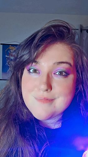I had done my eyeshadow inspired by Phas UV evidence and so i tried to get my eyeshadow as close to my UV flashlight as I can...