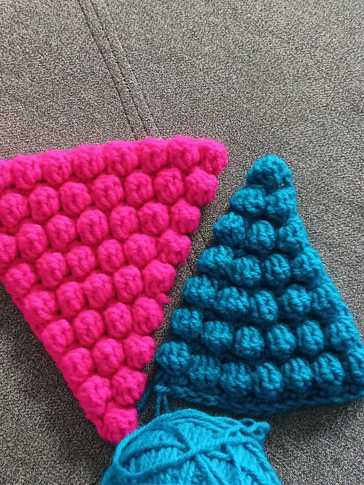 Bobble stitch triangle crochet pattern product image (2)