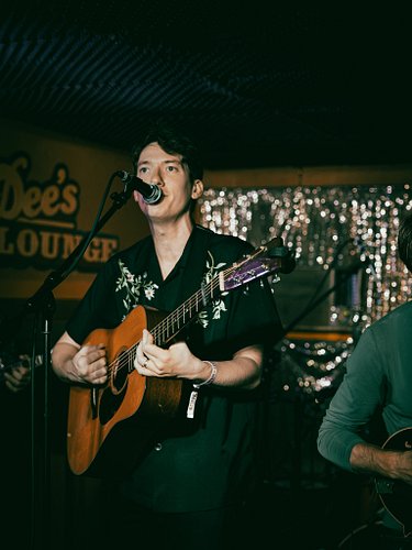 Stoked to be heading out west to Arizona this weekend to play at @pickininthepines ! Looking forward to getting back to Flags...