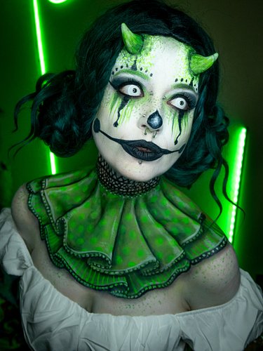 Day 5 | Green Devil Clown 💚
#31daysofmehronhalloween #mehronmakeup @mehronmakeup 

Loved creating this cute clown!! Plus any ...