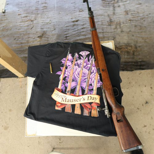 Aujourd'hui c'est la fête des Mères mais surtout la FÊTE DES MAUSER !🌸🔫

Découvrez ce magnifique t-shirt en édition limitée d...