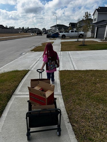 We were out and about today! Dont forget to get your Girl Scout cookies for your love ones for Valentine’s Day! 
Can’t eat th...