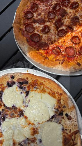 Pizza, sandwiches, bowls, beer, you name it, a must try brewery and food spot in Ogunquit, Maine @brickyardhollow 

I was fir...