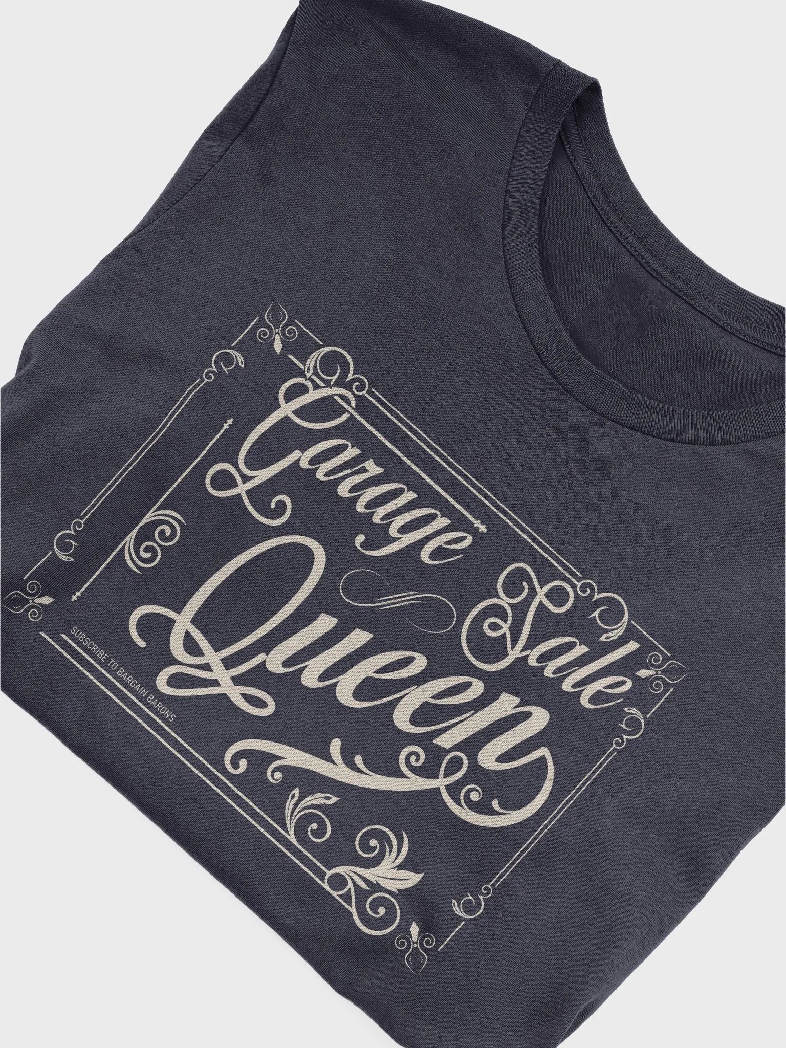 GARAGE SALE QUEEN (Dark Crew-Neck) product image (29)