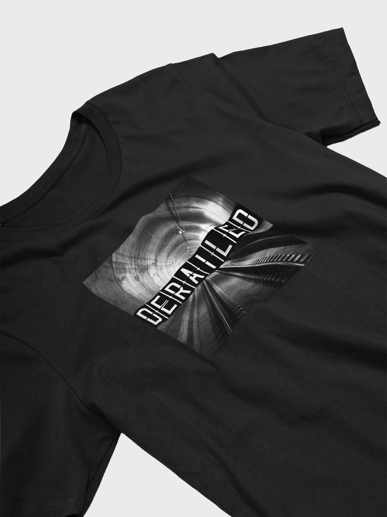 DERAILED right on track product image (3)
