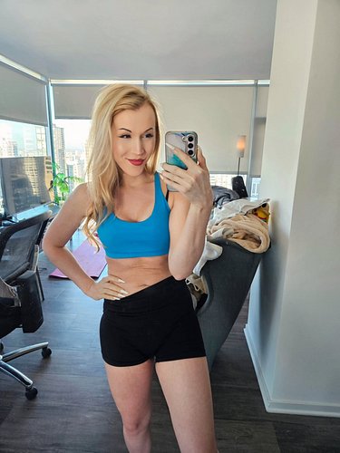 Workout Day 1556: Good morning!! A nice little ab and yoga day before our road trip! ❤️