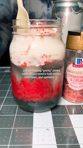 my kind of pretty ✨🍓 #prettydrinks #handcrafteddrinks