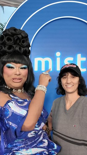 WHAT A DREAM GETTING IN DRAG TO COME AND MEET & KIKI WITH YOU ALL! 💙🌈🧱 THANK YOU TO @heymistr FOR HAVING ME AT THEIR BOOTH!! ...