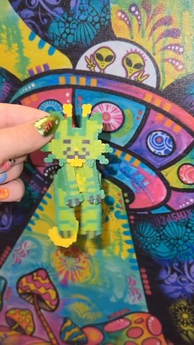 GLEEP GLORP ALIEN CAT DANGLE!!! 
.
.
.
#aliencat #perler #dangle #kandi #gleepglorp