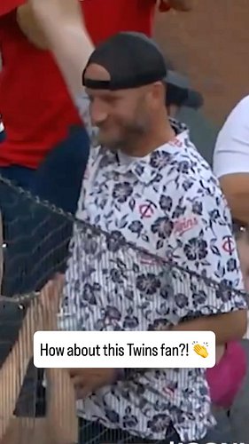 From the bare handed catch to immediately dishing it to the kid, this Twins fan rocks 👏👏👏

#minnesotatwins #targetfield #mlb