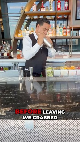 Come on a tour of @delta’s Sky Club lounge at @flylaxairport’s Terminal 3, including its awesome Sky Deck terrace views.

#de...