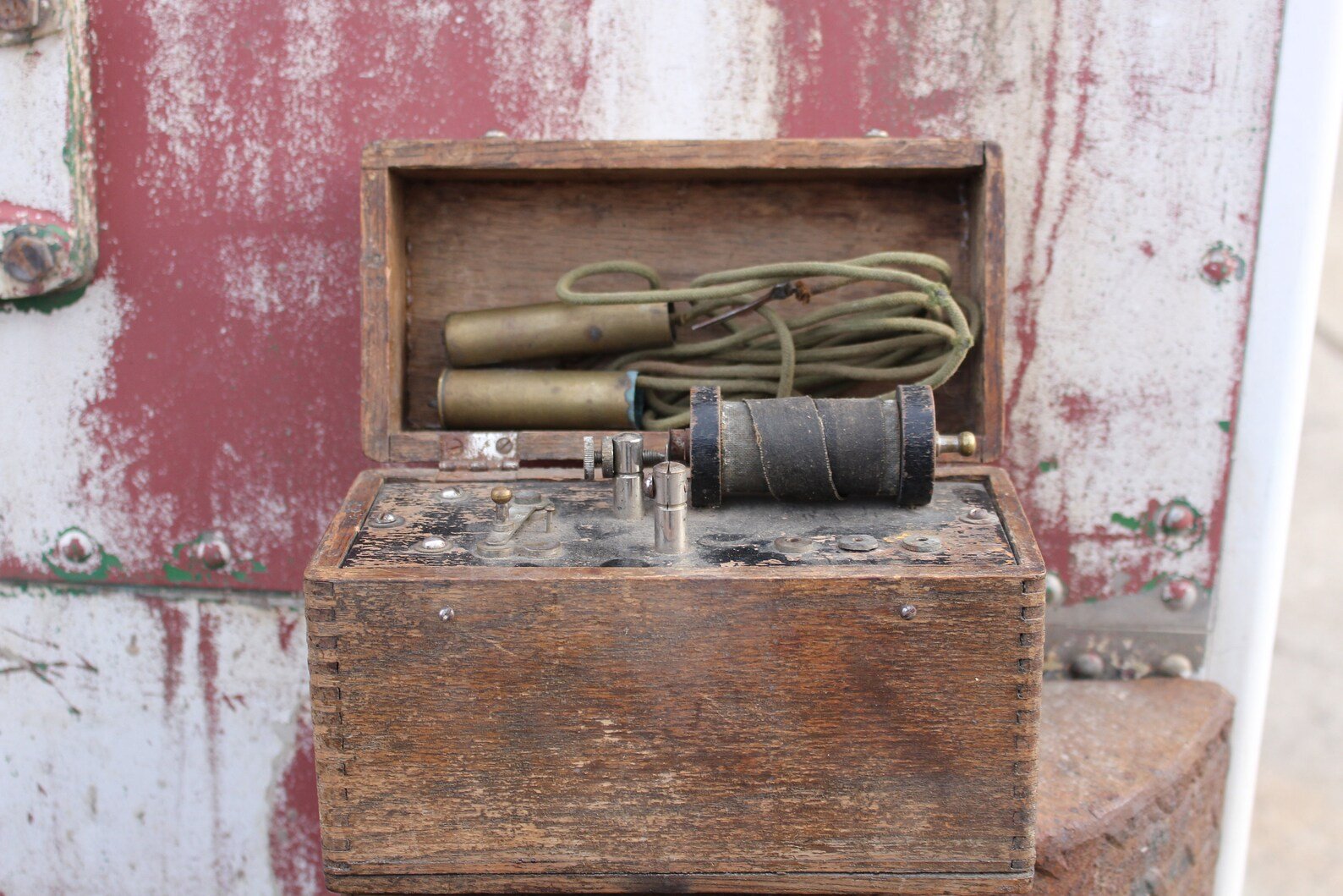 Artifact No.06 - Electrotherapy Device product image (4)
