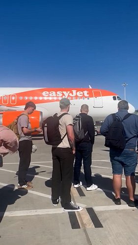 Airbus Appreciation Area! (Are these Passengers Too Close for Comfort?)

Follow for more! 👤

A great video via navigationally...