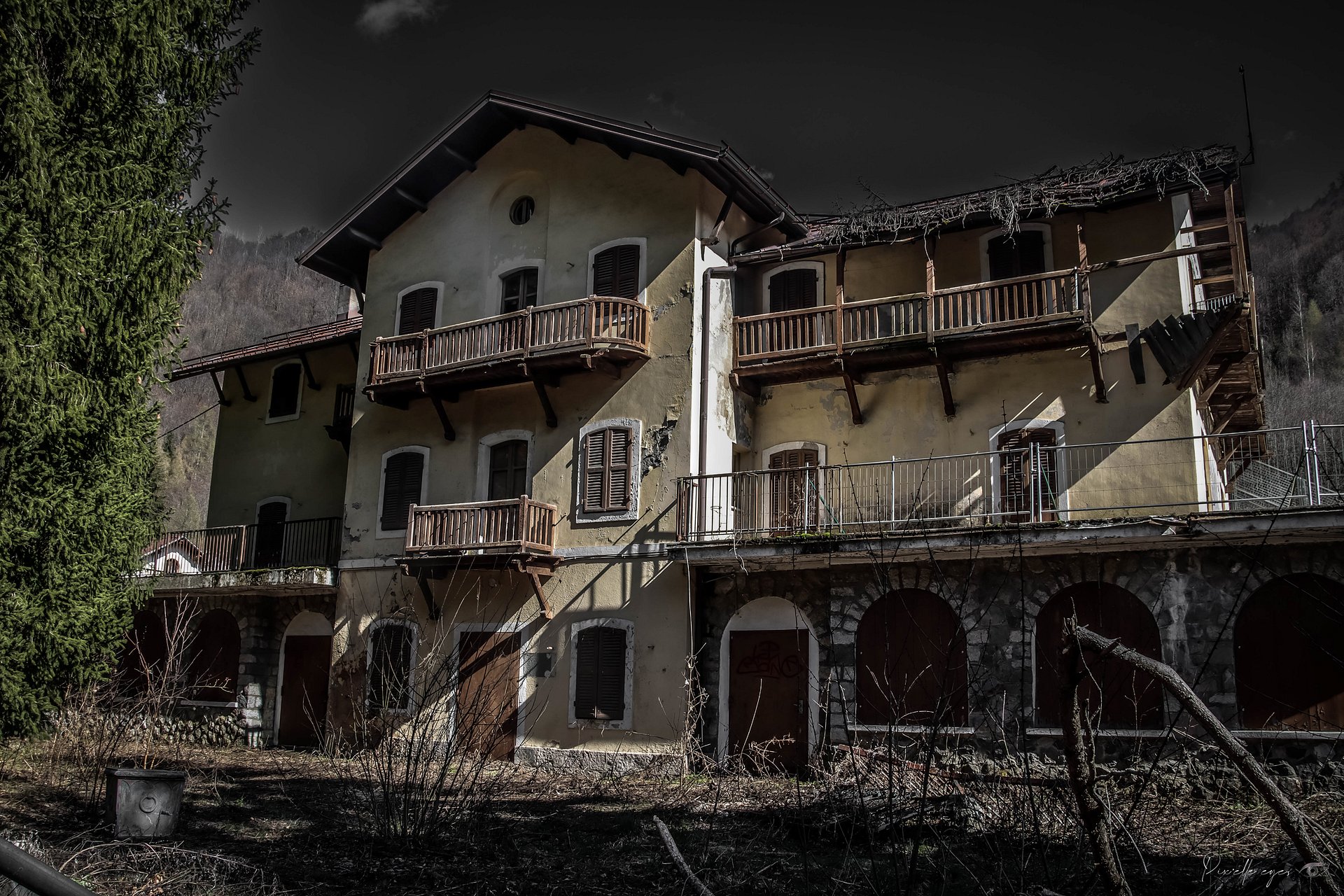 Whispers of Abandoned Summers – Forgotten Holiday Colony-Urbex Italy product image (1)