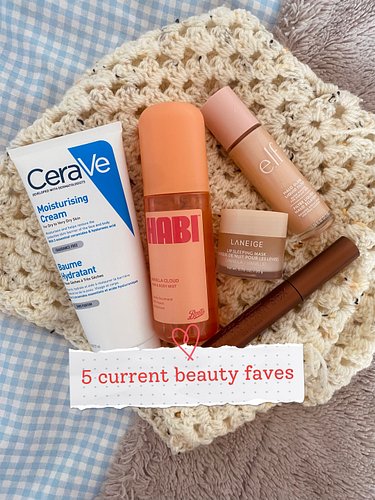 ✨5 CURRENT BEAUTY FAVES✨

The products I’m reaching for on repeat recently… 👀

🤍 CereVe Moisturising Cream
My go-to everyday ...