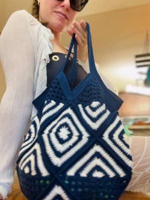 Me tejí este bolso a ganchillo con solo 13 grannys de la abuela 💙