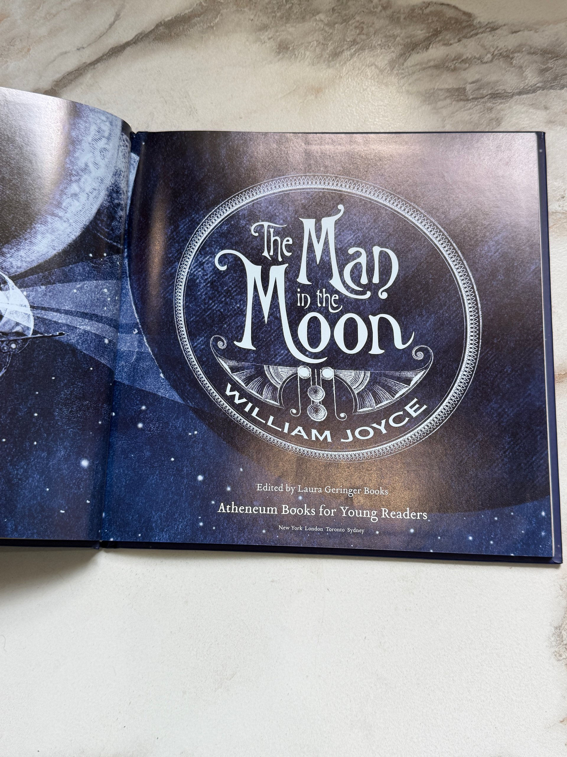 2011 The Man in the Moon | William Joyce | The Guardians of Childhood | Hardcover product image (3)