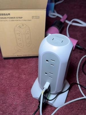 I always have alot of devices to charge so this is very good.😊 #tessan #powerstrip #tessanpowerstrip #cablemanagement #cables #usb #surgeprotector #devices #ipad #watch #portablevacuum 