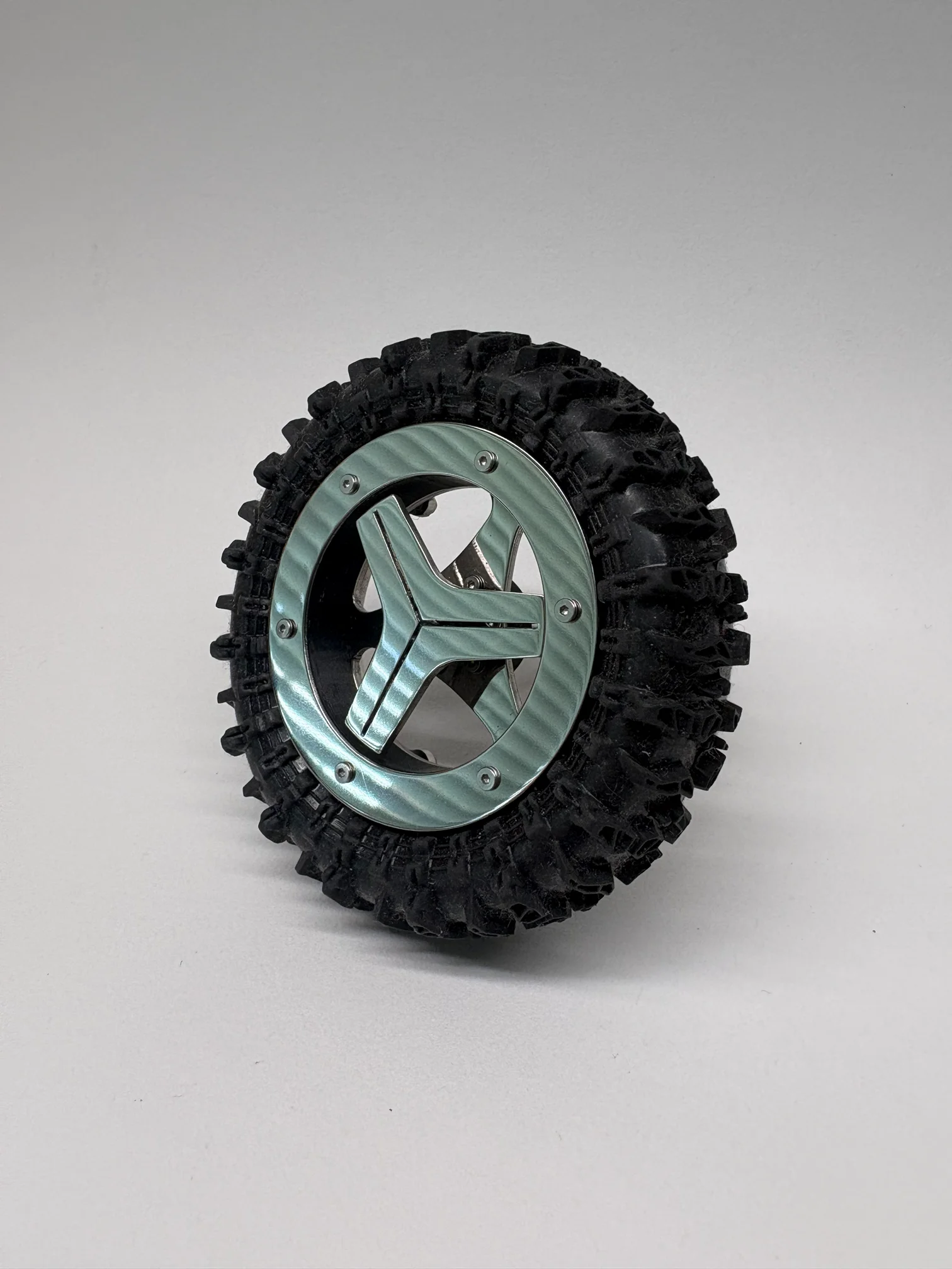 1.8" v2 Floater Wheels - "Trinity" wheel face with "Blade" spinner product image (1)