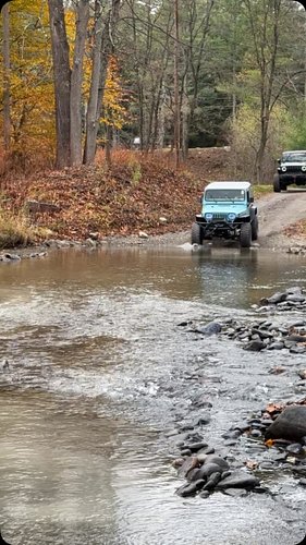 #wheelingwednesday throw back to last fall. #onxoffroad #jeep #jeepyj #watercrossing @onxoffroad @offthegridsurplus @midlandu...