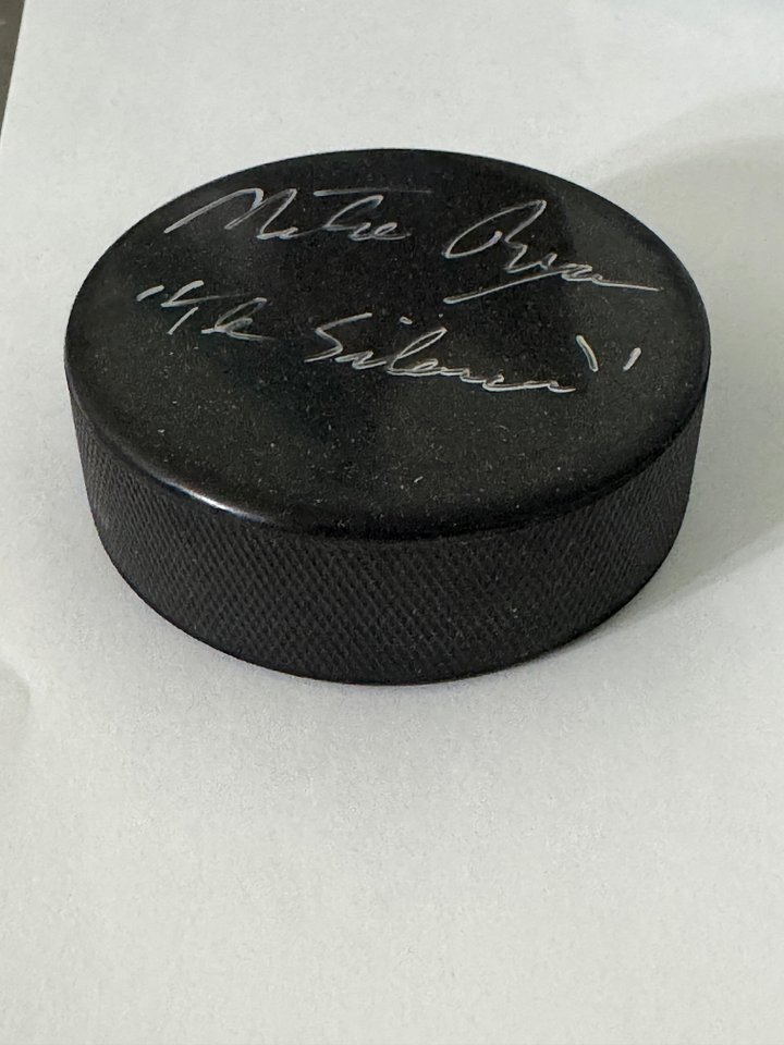Signed hockey puck product image (1)