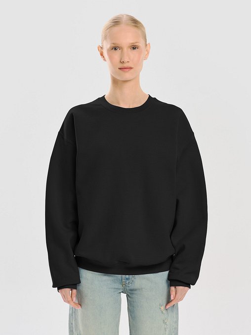 Photo showing Gildan Classic Crewneck Sweatshirt