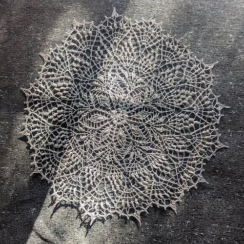 sometimes you just need to make something delicate to reset the vibes

I used @wecrochetofficial Curio 10 in Whiskers for thi...
