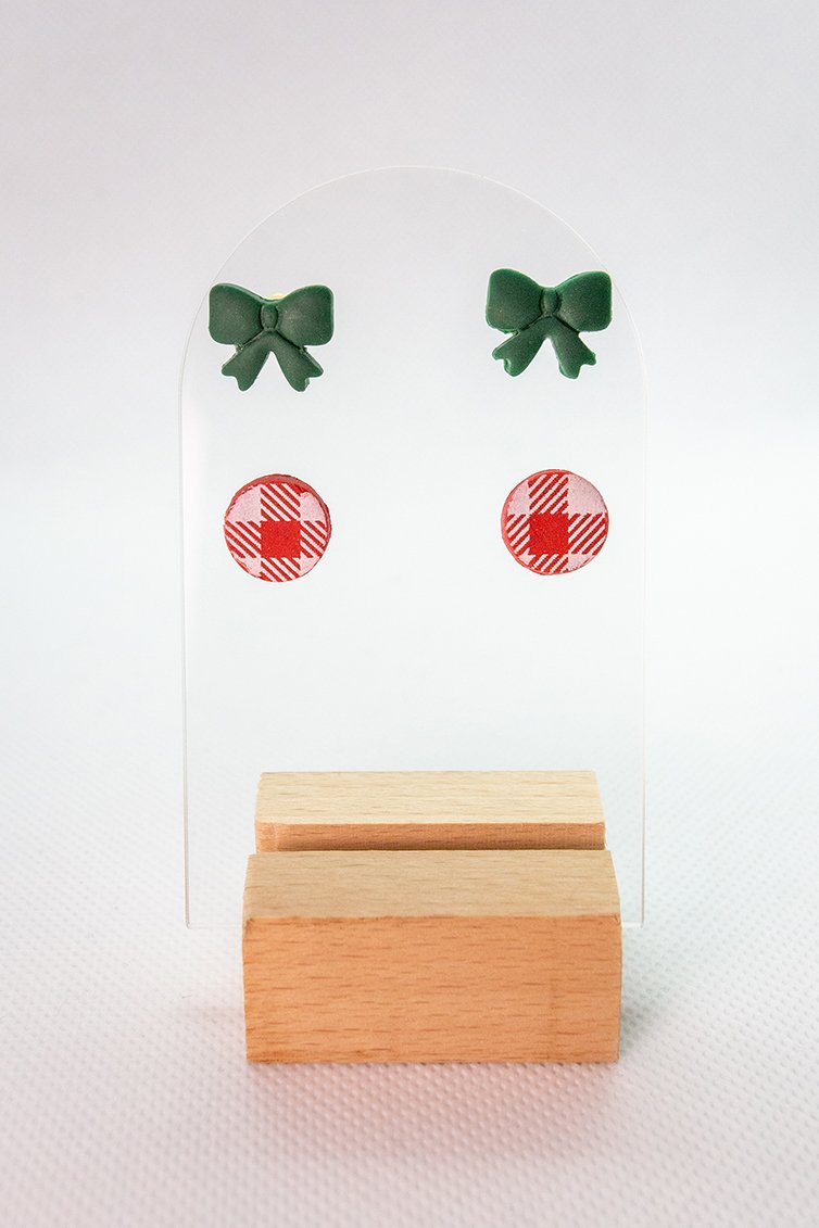 Green Bow / Red Plaid Stud Set product image (1)