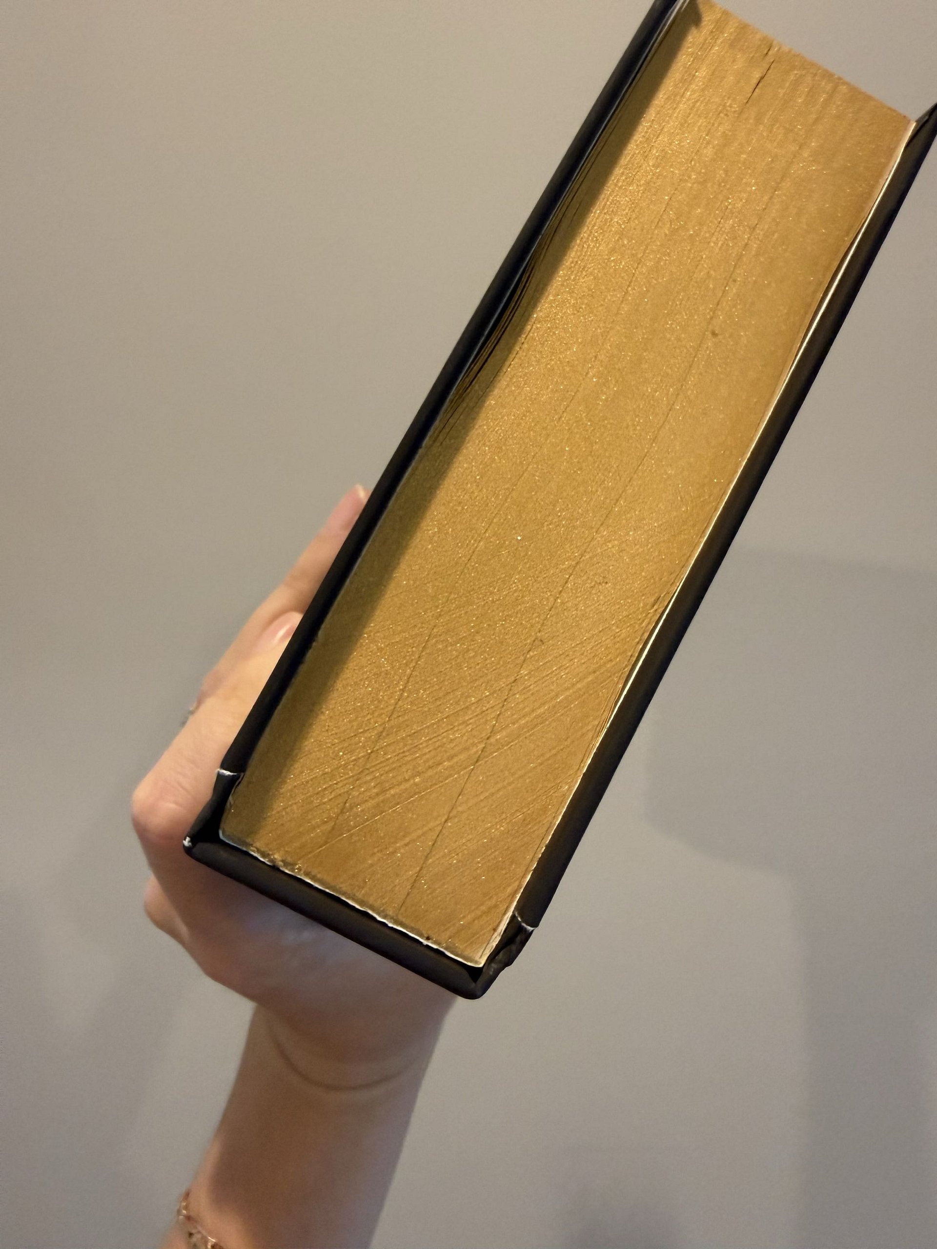 Scratch/Dent: Fairytale Tarot Hardcover Omnibus-SPRAYED EDGE product image (3)