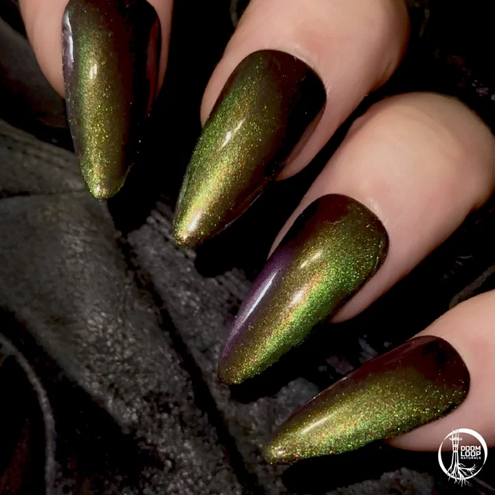 NOBODY OWNS THE MOON - Midnight Indigo Green-Red Magnetic Nail Polish product image (2)