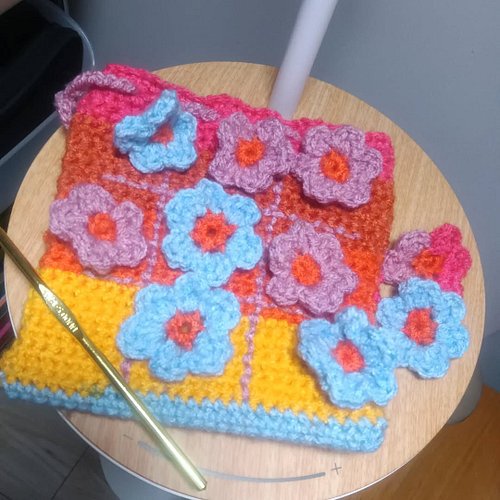 I've been working away on this amazing Tic-Tac-Tote designed by the fabulous @yarnypixie and I am in love! It came out so gre...