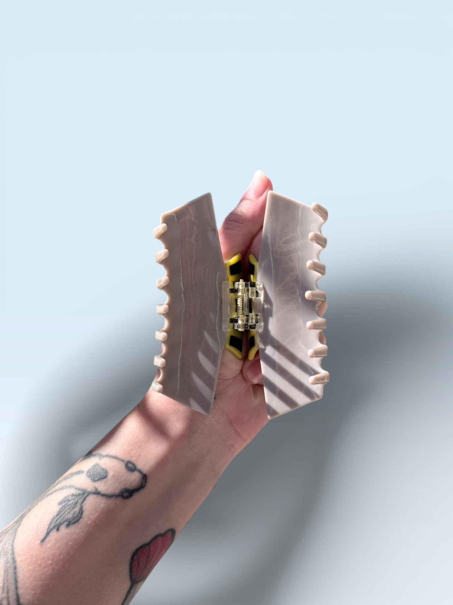 B-GRADE AIZAWA HAIR CLAW product image (3)